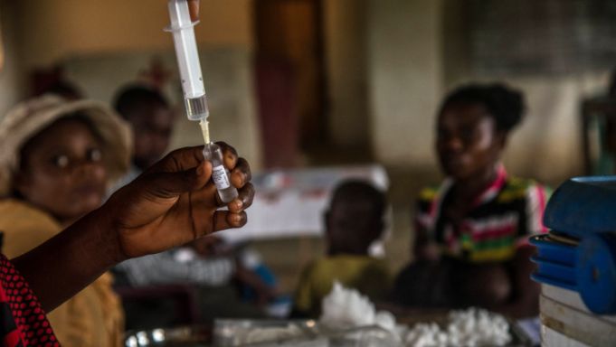 OMS, despre împărţirea vaccinurilor: Lumea este la un pas de „o prăbuşire morală catastrofală”. O ţară săracă a primit doar 25 de doze