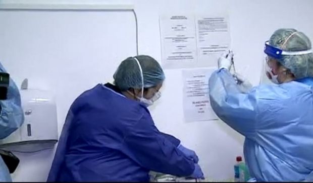 Aproape 12 mii de cadre medicale au fost vaccinate anti covid în România