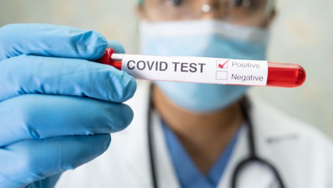 Coronavirus România.  Rata de pozitivare a testelor creşte la 28,4%, cea mai mare rată din valul patru. Record de pacienţi internaţi în stare gravă la ATI