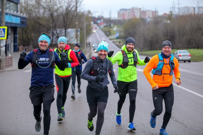 FOTO. R. Moldova va participa, în premieră, la ultramaratonul „Ştafeta Veteranilor”. Alergătorii vor parcurge 3800 de kilometri