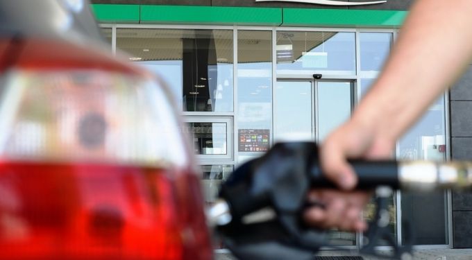 Petroliştii, obligaţi să raporteze la ANRE preţurile pe care le vor afişa a doua zi