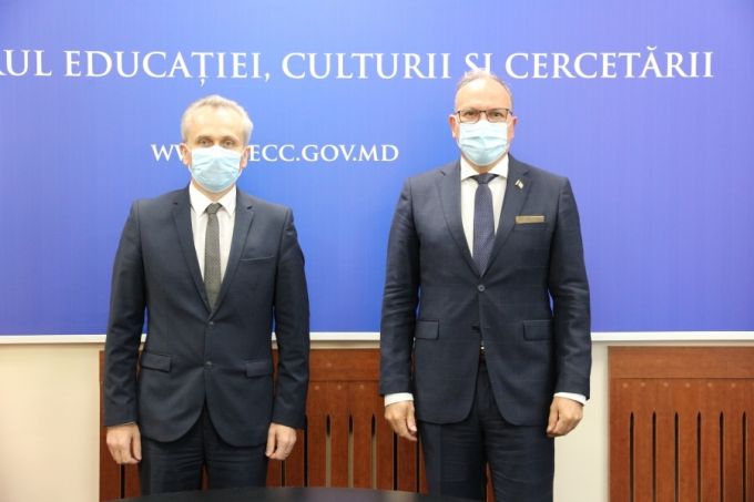 Întrevedere între Ambasadorul României la Chişinău şi ministrul Educaţiei. Intensificarea relaţiilor de cooperare dintre România şi R. Moldova, pe agenda discuţiilor