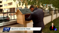 O bibliotecă inedită a fost instalată în curtea unui bloc din sectorul Buiucani, din Chişinău