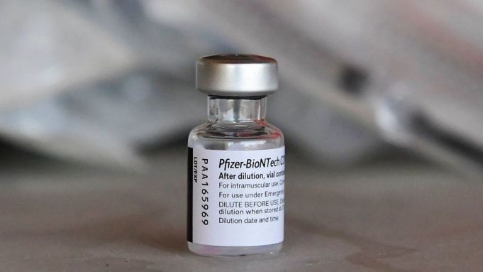 UE aprobă încă două unităţi pentru fabricarea vaccinului COVID-19 dezvoltat de Pfizer şi BioNTech