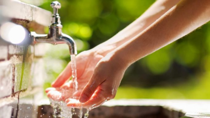 Sute de gospodării din comuna Răzeni au apă potabilă de calitate la robinet graţie suportului din partea Guvernului SUA