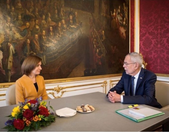 VIDEO. Maia Sandu a început vizita oficială în Austria. Şefa statului s-a întâlnit cu omologul său, Alexander Van der Bellen, la Palatul Hofburg