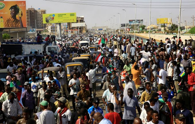 Haos în Sudan după ce mai mulţi membri ai guvernului civil au fost arestaţi într-o posibilă lovitură de stat militară
