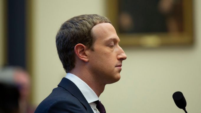 Fondatorul Facebook, Mark Zuckerberg, a pierdut 7 miliarde de dolari în doar câteva ore