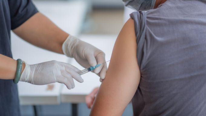 75% din ofiţerii Serviciului de Informaţii şi Securitate au fost imunizaţi cu ambele doze de vaccin anti-Covid-19