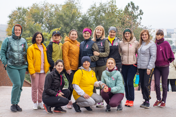Peste 30 de femei au alergat în semn de solidaritate cu femeile care luptă cu cancerul mamar. Acţiunea a fost organizată de Organizaţia de Femei a PAS
