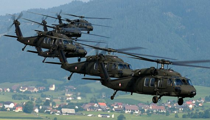 România va cumpăra 12 elicoptere americane Black Hawk fabricate în Polonia pentru misiuni de intervenţie şi salvare
