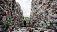 O companie anunţă că poate transforma deşeurile din plastic în petrol de calitate înaltă