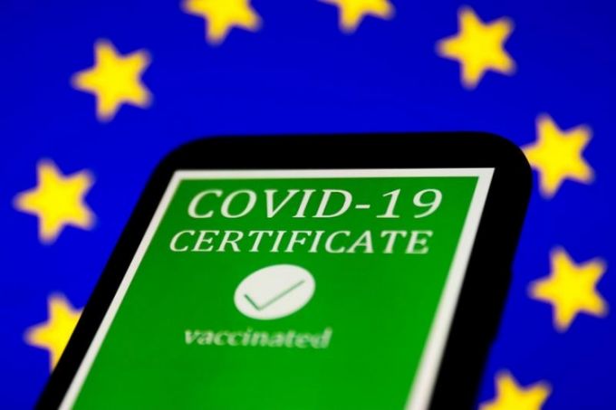 Autorităţile îndeamnă cetăţenii să descarce repetat Certificatul COVID-19, după echivalarea documentului cu cel din ţările UE