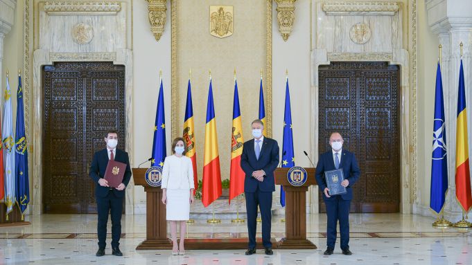 Nicu Popescu şi Bogdan Aurescu au semnat Foaia de parcurs privind domeniile prioritare de cooperare R. Moldova şi România