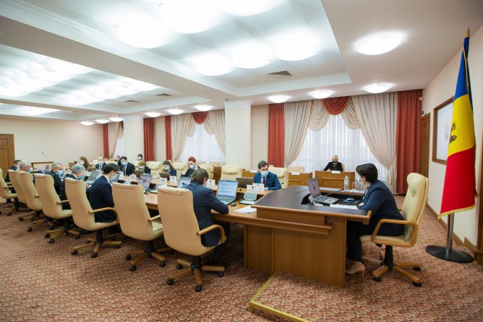 Guvernul a aprobat schimbarea destinaţiei unor terenuri pentru reabilitarea drumurilor naţionale a Republicii Moldova