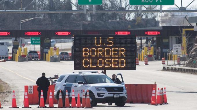 SUA şi Canada îşi închid graniţele pentru persoanele care vin din Africa australă