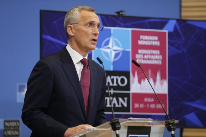 Secretarul general al NATO avertizează Rusia: Va trebui ”să plătească preţul dacă recurge la forţă împotriva Ucrainei”
