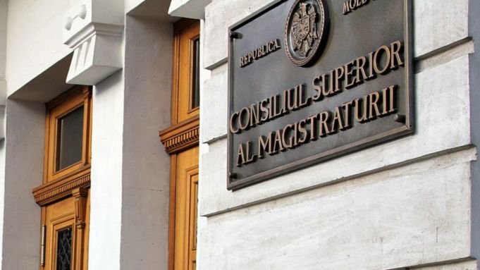Consiliul Superior al Magistraturii a dispus suspendarea din funcţie a unui judecător