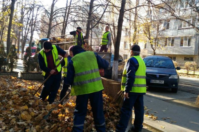 Campania de salubrizare din Chişinău: 2900 de curse de evacuare a deşeurilor