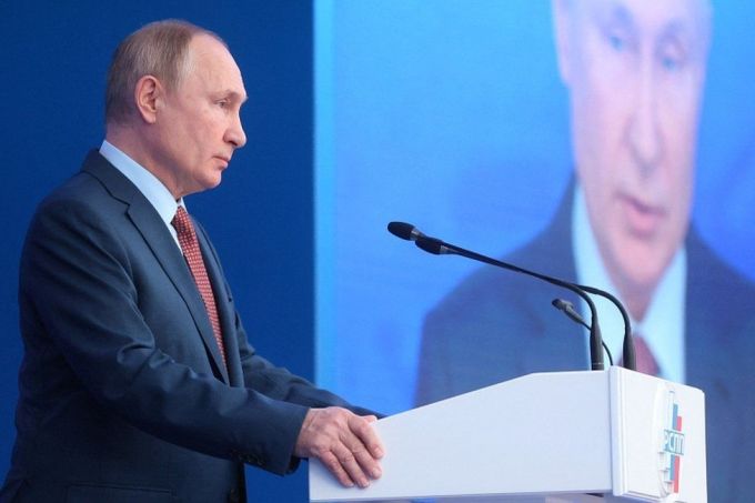 Putin ameninţă SUA în confruntarea privind Ucraina: „Nu avem unde să ne mai retragem. Au senzaţia că o să ne uităm cu mâinile-n sân?”