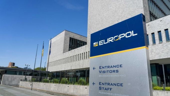 Cei mai căutaţi din Uniunea Europeană. Europol a publicat lista celor 62 de infractori
