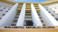 Parlamentul de la Chişinău a numit în funcţie mai mulţi şefi şi membri ai unor instituţii de stat, iar cererea de demisie a unui director ANRE este acceptată