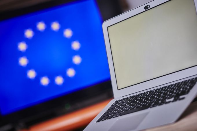Eurobarometru: Peste 70% dintre români se declară în favoarea principiilor digitale promovate de către Uniunea Europeană