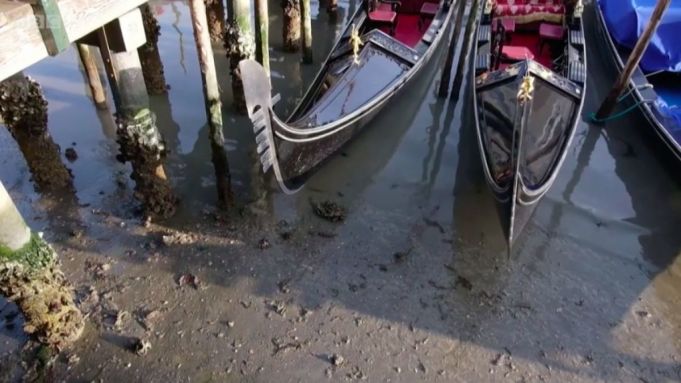 Italia: Canalele din Veneţia, aproape secate, în urma unor maree joase neobişnuite