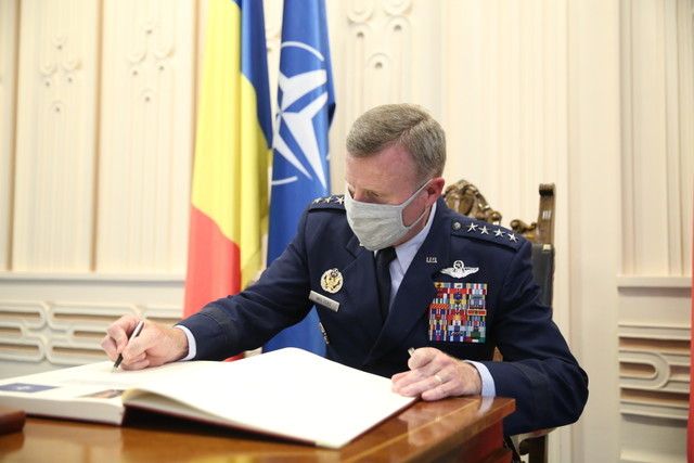 Comandantul forţelor NATO în Europa: Desfăşurarea aeronavelor MQ-9 Reaper ale SUA în România consolidează securitatea regională