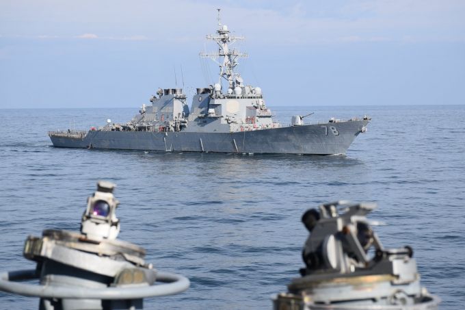 Exerciţiu militar româno-american la Marea Neagră: O fregată românească, patru avioane F-16 şi distrugătorul american USS Porter au întărit măsurile NATO pe flancul estic