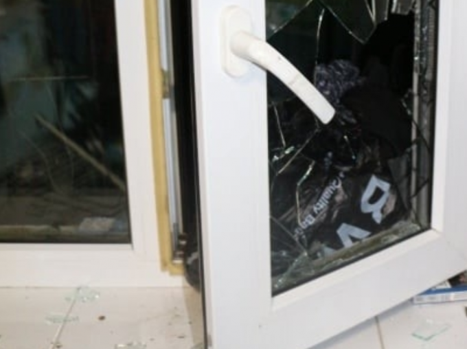 Doi tineri au fost prinşi la scurt timp după ce au spart un magazin dintr-o localitate din Cantemir