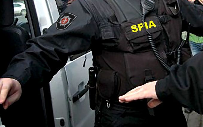 Un poliţist din Căuşeni, prins în flagrant în timp ce primeşte mită