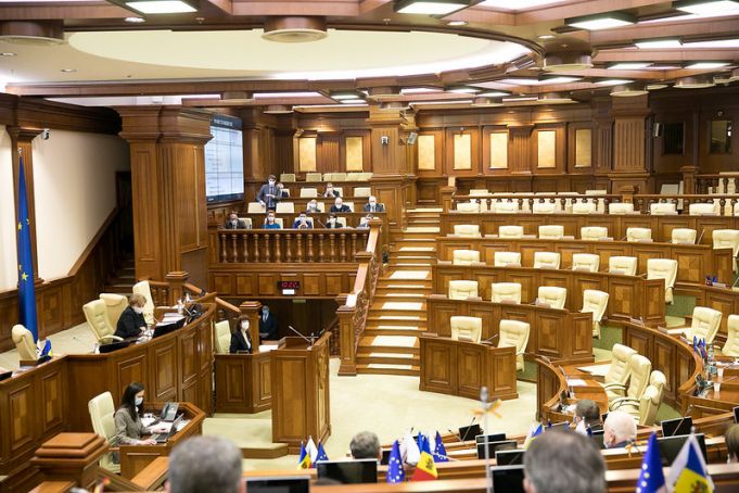 Experţi: Clasa politică din R. Moldova a dat dovadă de iresponsabilitate şi duplicitate