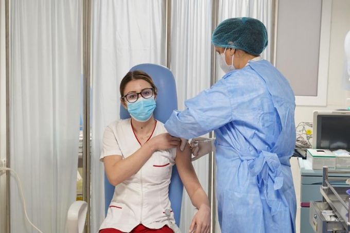 România va atinge astăzi cifra de 1 milion de persoane vaccinate anti-COVID