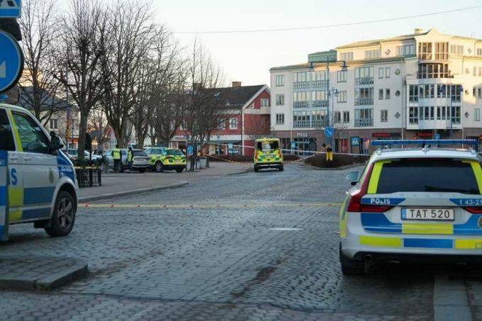 Opt persoane înjunghiate într-un posibil atac terorist în Suedia
