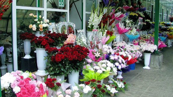 Controale la comercianţii de flori, anunţate de Serviciul Fiscal de Stat pe 8 martie