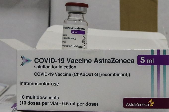 EMA: Formarea cheagurilor de sânge în urma administrării vaccinului AstraZeneca trebuie prezentată ca efect advers secundar ”foarte rar”