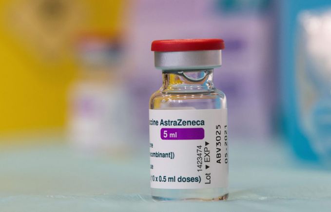 Imunologul român Ştefan Dascălu: Vaccinul AstraZeneca este foarte sigur. Cazurile nefericite vin pe fondul unor predispoziţii genetice