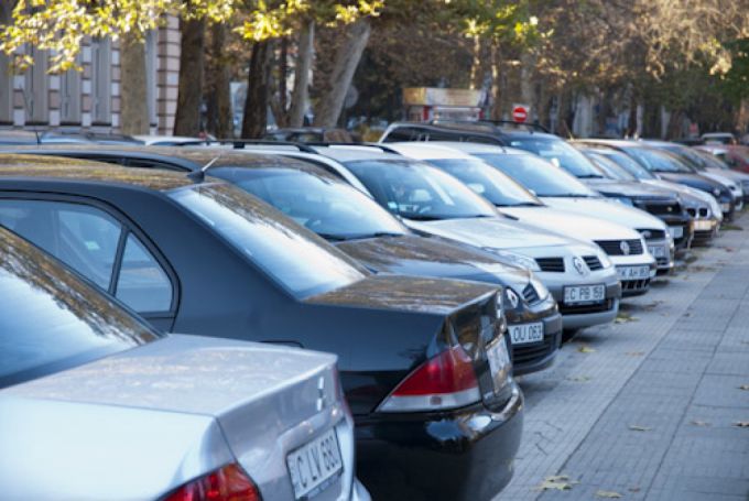 În zona centrală a Chişinăului s-au identificat circa 3000 de locuri de parcare