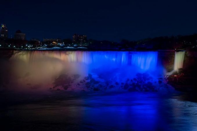FOTO Cascada Niagara, iluminată în culorile Uniunii Europene, de Ziua Europei