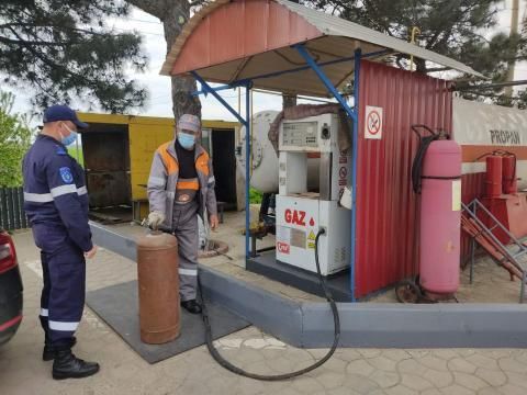 Cetăţenii din localităţile R. Moldova, informaţi de salvatori despre evitarea situaţiilor de risc, la utilizarea instalaţiilor alimentate la gaze naturale
