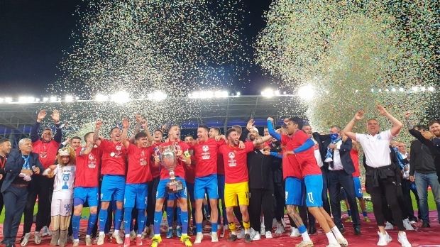 Fotbal: Universitatea Craiova a câştigat cu emoţii Cupa României