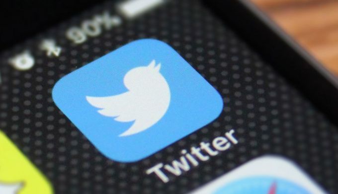 Twitter suspendă conturi care difuzau afirmaţii ale lui Donald Trump, interzis pe viaţă în reţea
