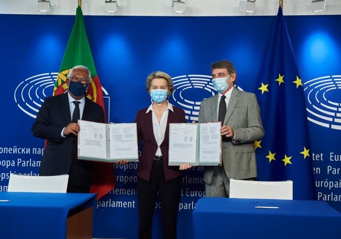UE deschide calea pentru certificatul digital COVID-19. Preşedinţii Parlamentului, Comisiei şi Consiliului au semnat regulamentul