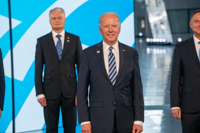 Joe Biden, la finalul summitului NATO: Angajamentul SUA faţă de articolul V este sacru. Rusia reprezintă o ameninţare la adresa NATO şi de aceea m-am întâlnit cu liderii formatului Bucureşti 9