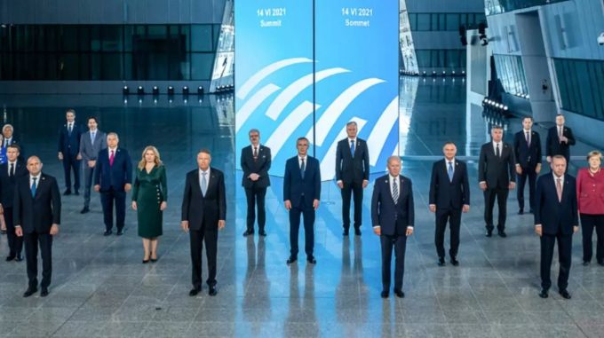 Summitul NATO, la final. Şefii de stat: Am suspendat orice cooperare practică civilă şi militară cu Rusia