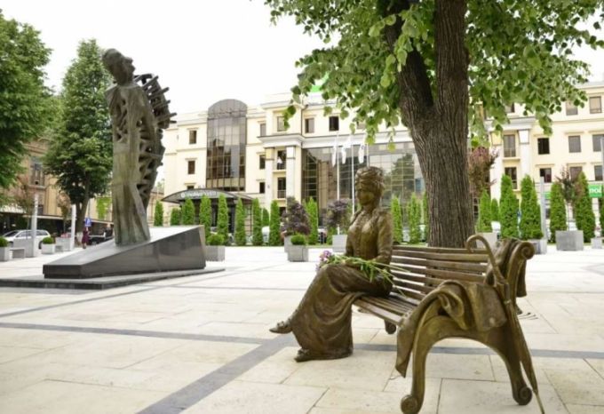 Sculptura Veronicăi Micle a fost inaugurată în scuarul Mihai Eminescu