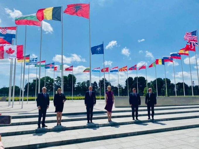 NATO: Mircea Geoană a primit vizita delegaţiei Senatului României.