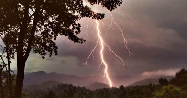 Avertizare meteo: Cod Galben de ploi cu descărcări electrice
