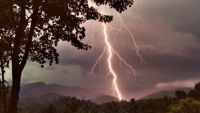 Avertizare meteo: Cod Galben de ploi cu descărcări electrice